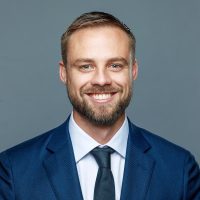 corporate-headshot-neutral-grey-bg