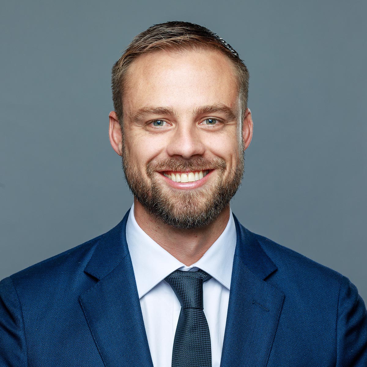 corporate-headshot-neutral-grey-bg